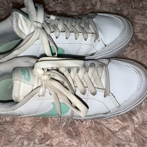 Nike court legacy lift size 7